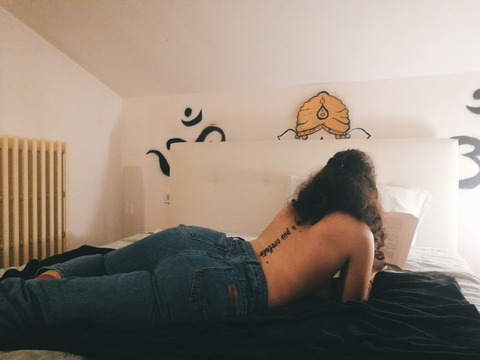 Header of honeybixe