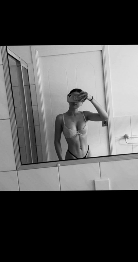 Header of isabellacarne