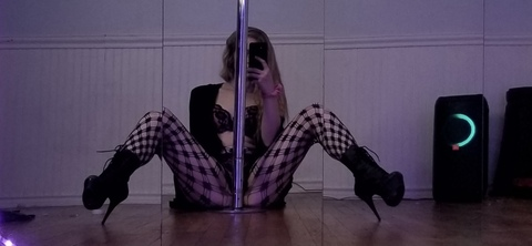 Header of scarlettrose000