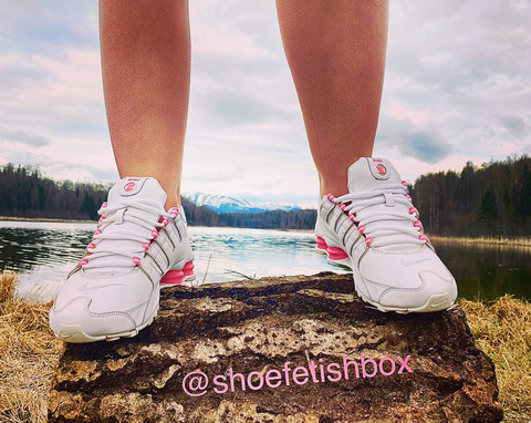 Header of shoefetishbox