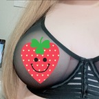 StrawberryMilk (@strawberrymilkkk) Leak OnlyFans 

 profile picture